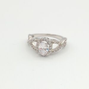 Stunning Silver Women's Ring with Crystal Accents - Size 7